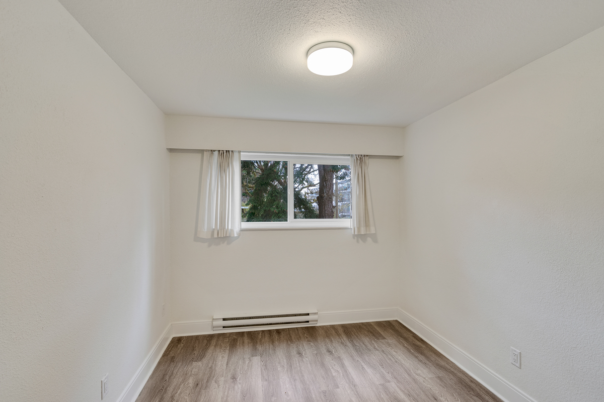 Green Acre Apartments - Photo 6 of 14