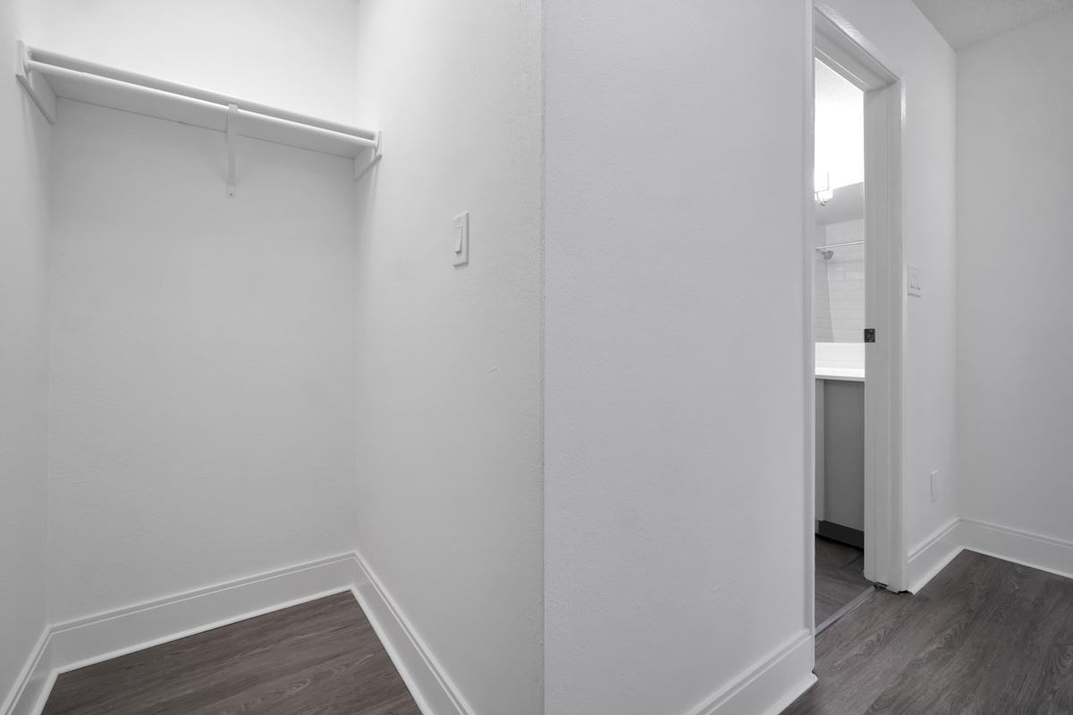 Prideaux Apartments - Photo 5 of 26