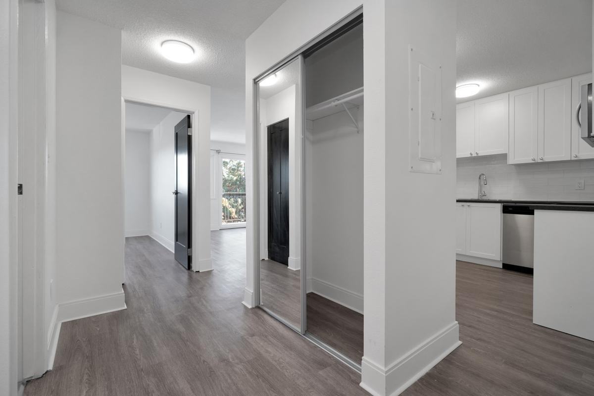 Prideaux Apartments - Photo 7 of 26