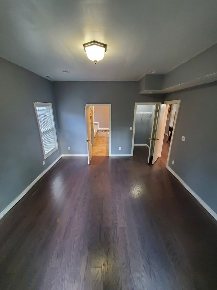 34 Tuxedo - Photo 6 of 19