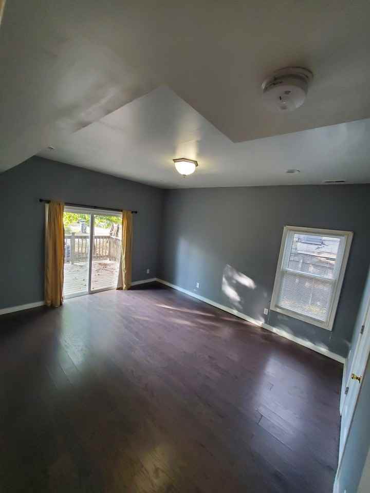 34 Tuxedo - Photo 7 of 19