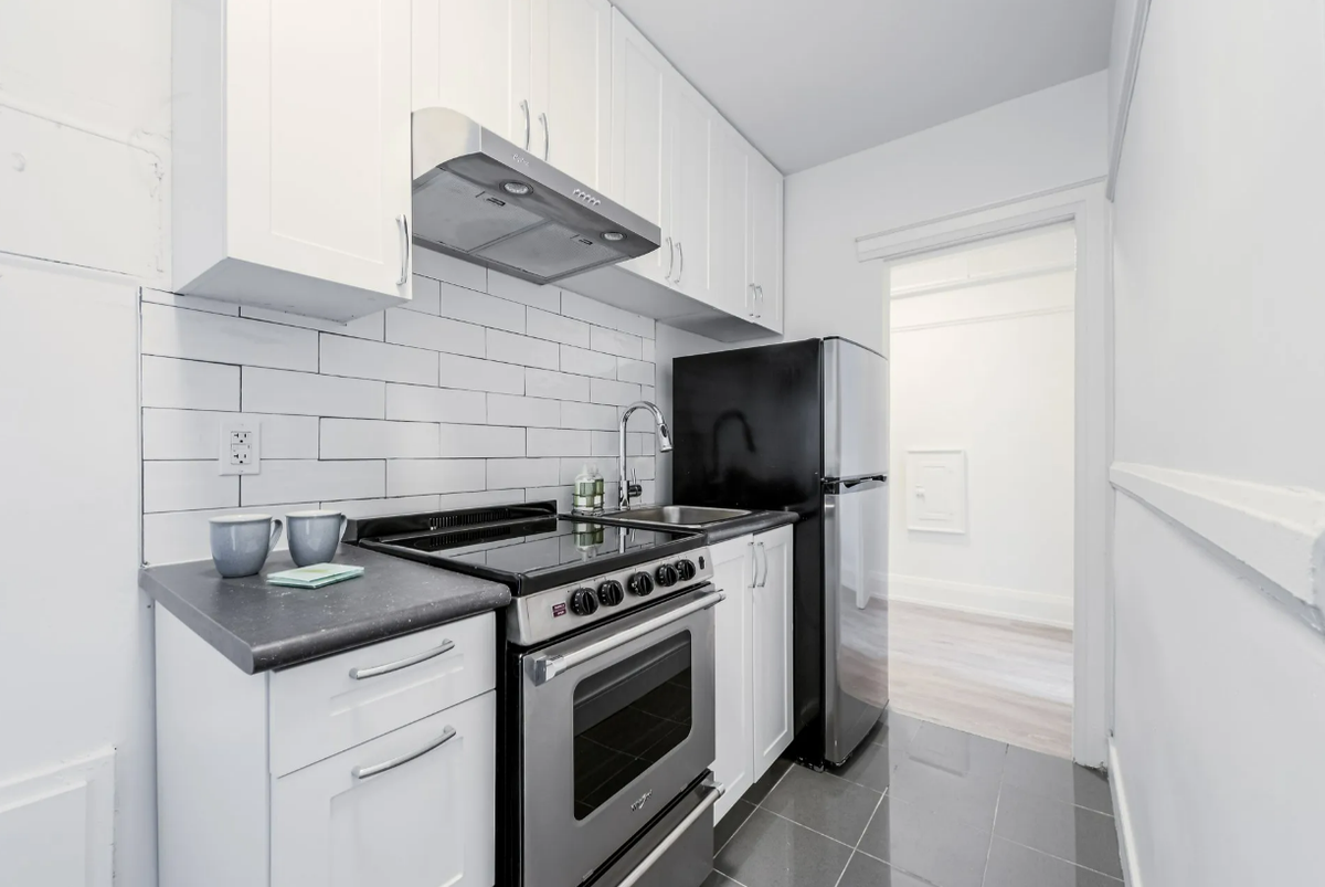 210 Wychwood Avenue - Photo 4 of 20