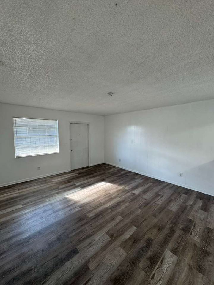 R BEACH LLC - Photo 2 of 10