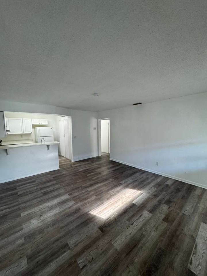 R BEACH LLC - Photo 3 of 10