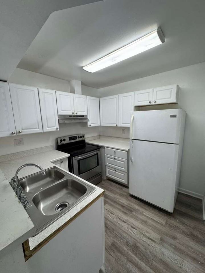 R BEACH LLC - Photo 4 of 10