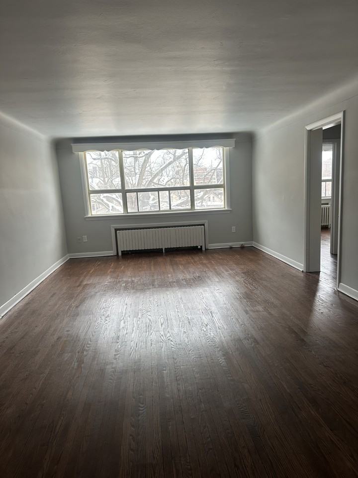 2128 Harris Crescent - Photo 4 of 8