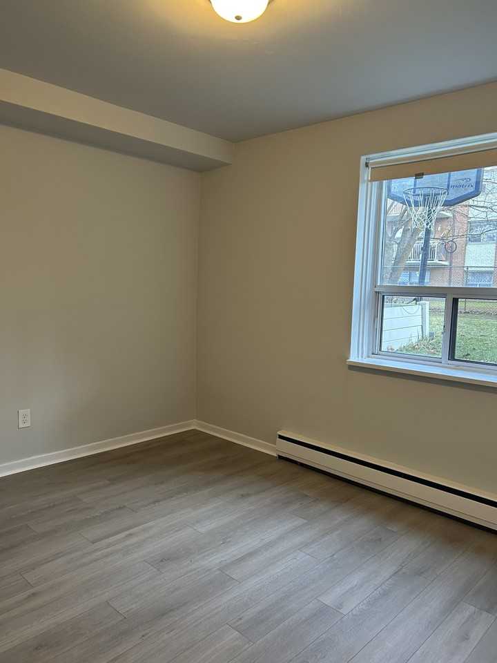 390 Guelph Line - Photo 2 of 12