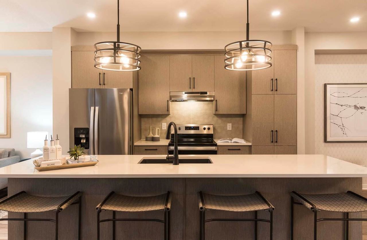 685 Taliesin Crescent - Photo 2 of 18