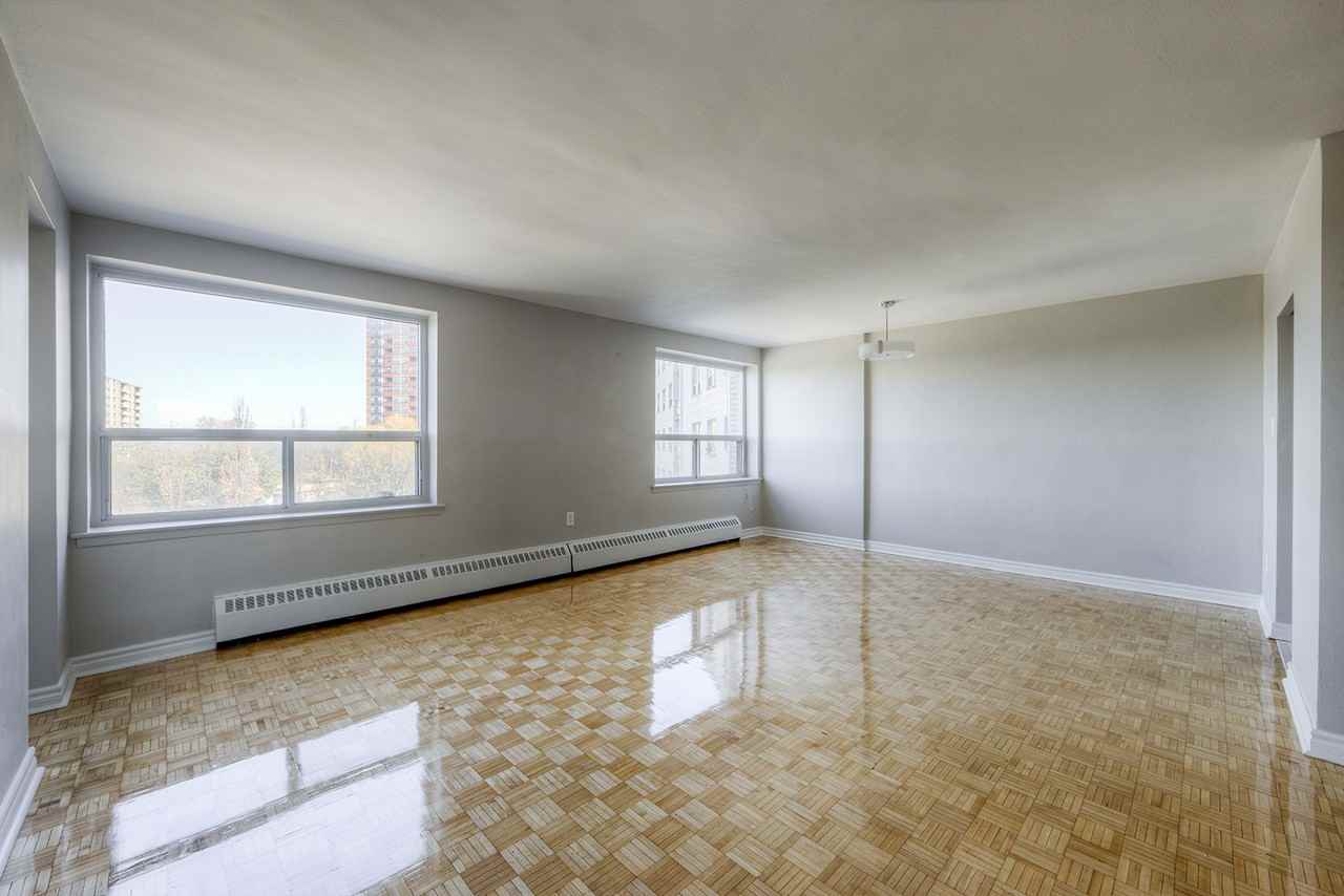 440 Rathburn Road - Photo 6 of 30