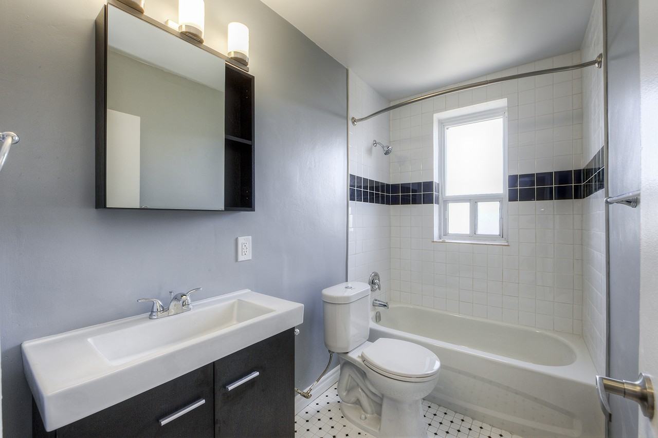 440 Rathburn Road - Photo 7 of 30