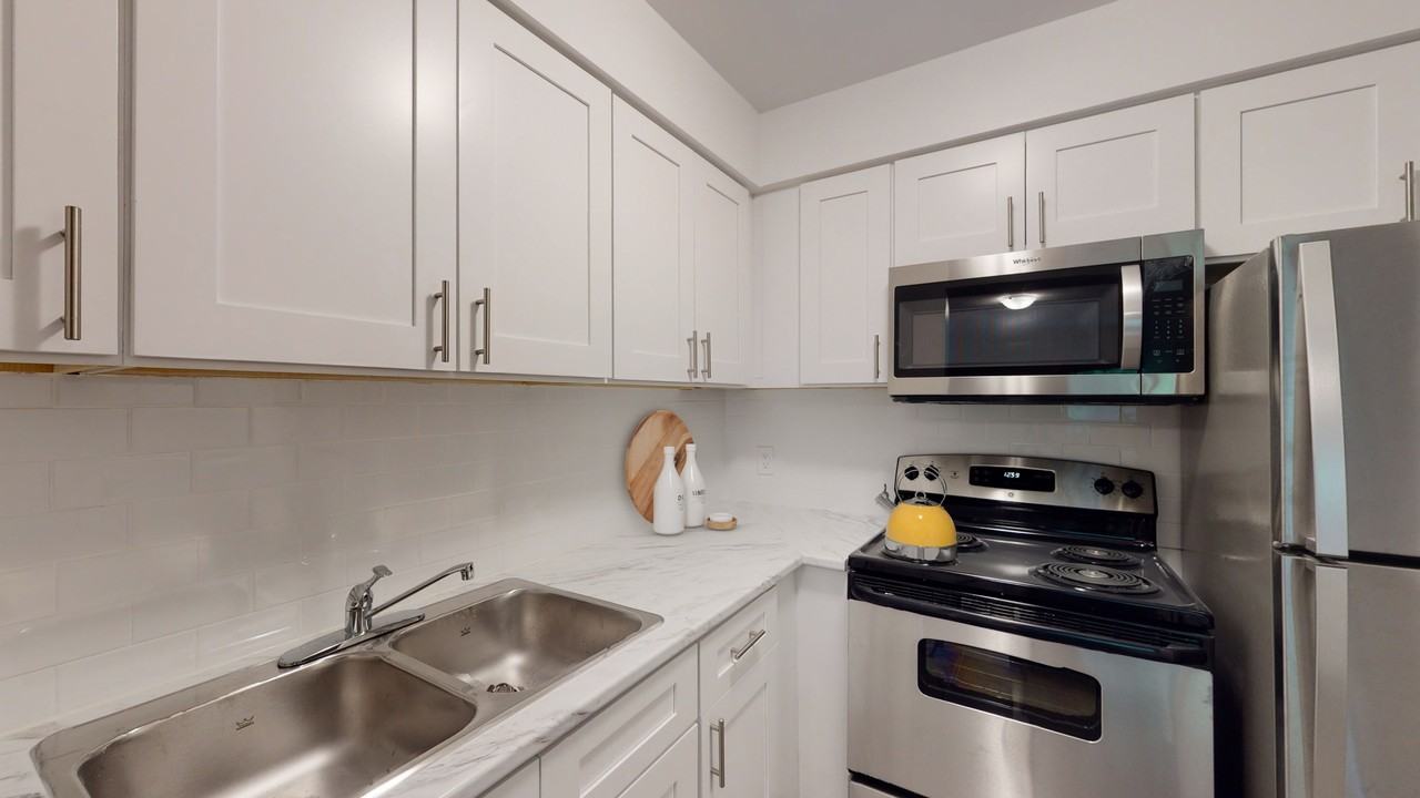 323 Niagara Blvd - Photo 5 of 8