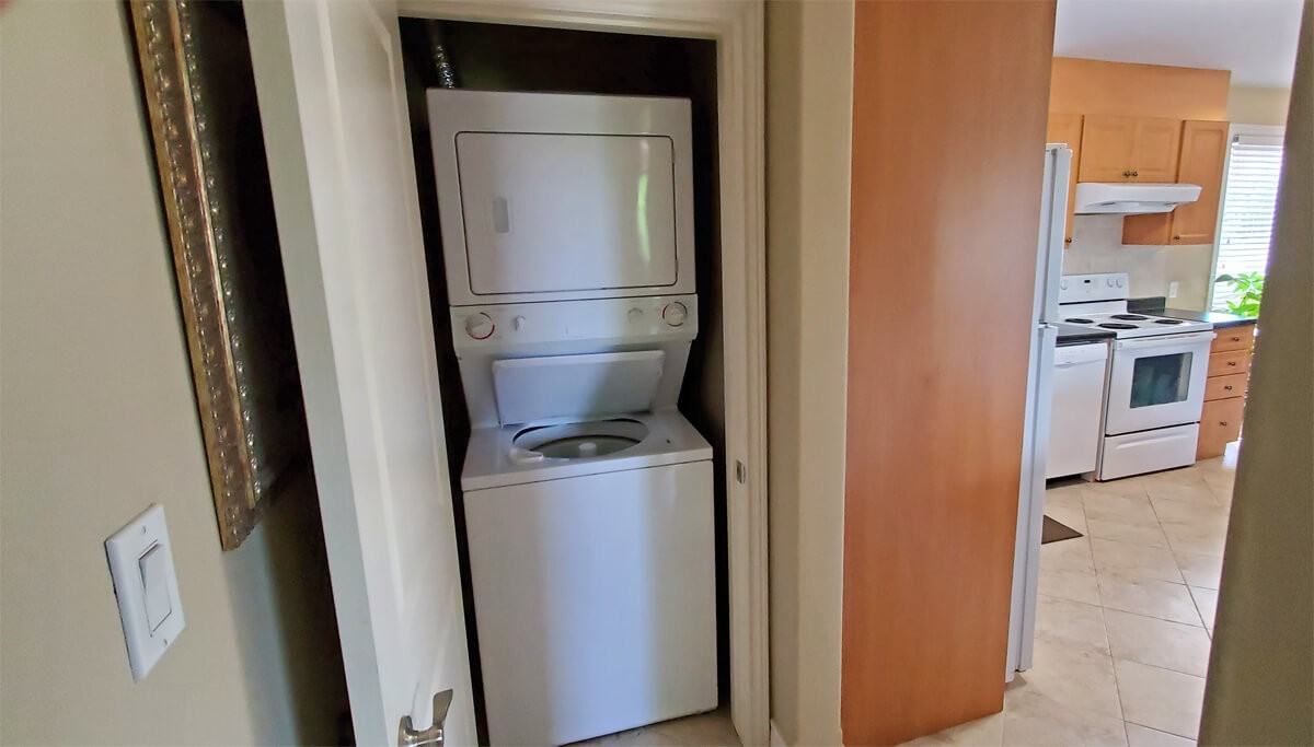 240 Lakeshore Road - Photo 6 of 15