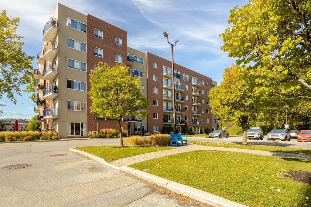 Estérel, West Island - Photo 3 of 28