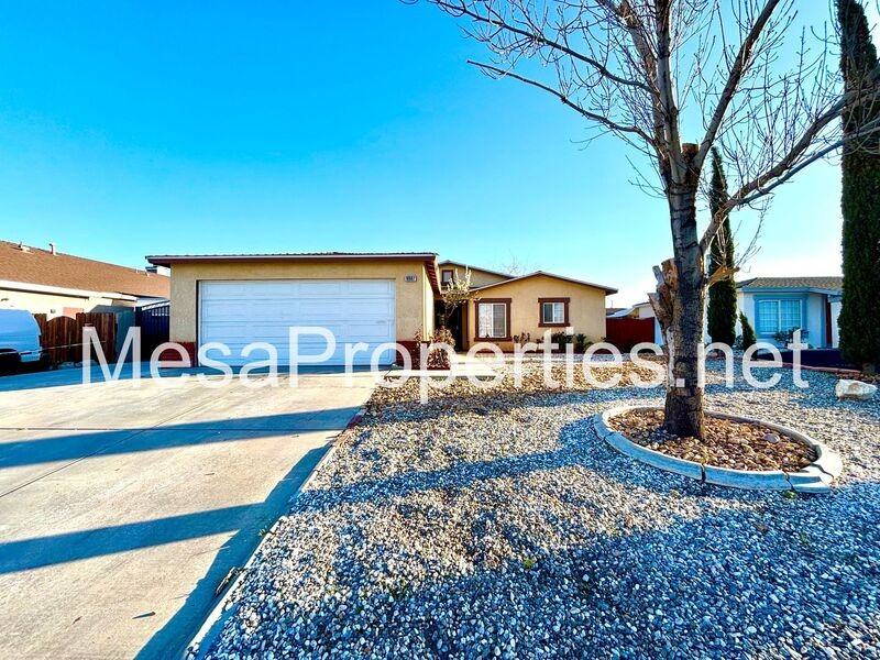 10607 Moorfield Cir - Photo 4 of 27