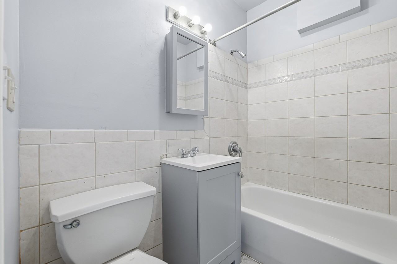 7501 S Stewart Avenue - Photo 3 of 42