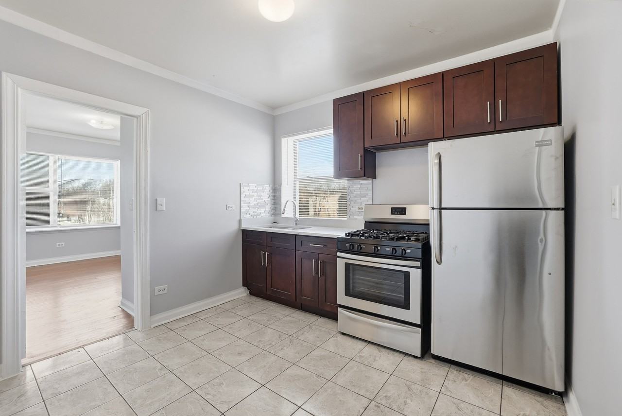 7501 S Stewart Avenue - Photo 6 of 42