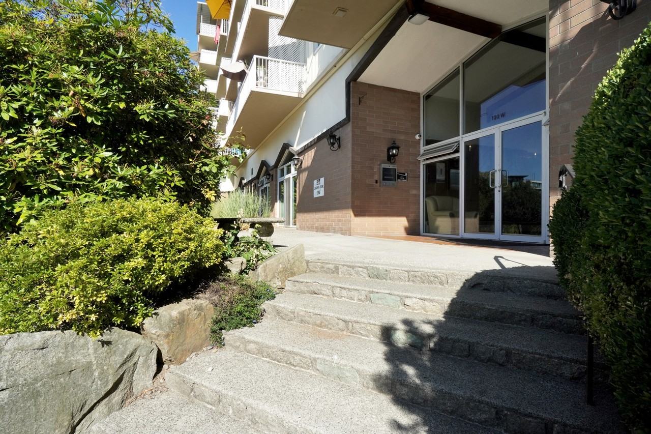 130 Keith Road, West - Photo 3 of 13