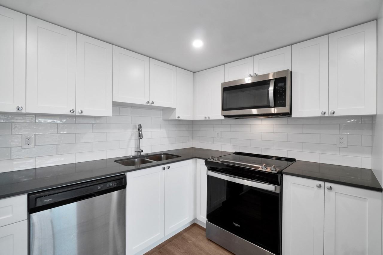 130 Keith Road, West - Photo 6 of 13