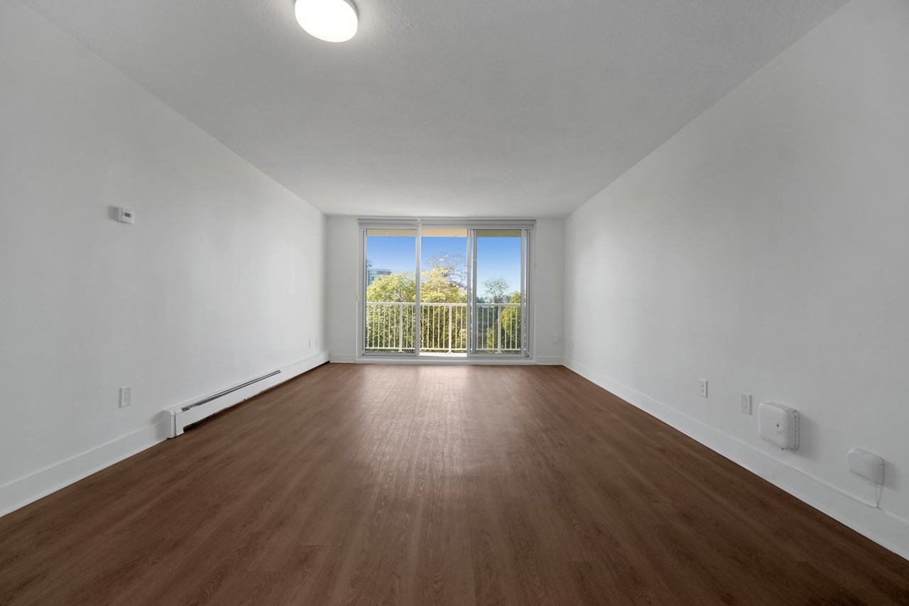130 Keith Road, West - Photo 7 of 12