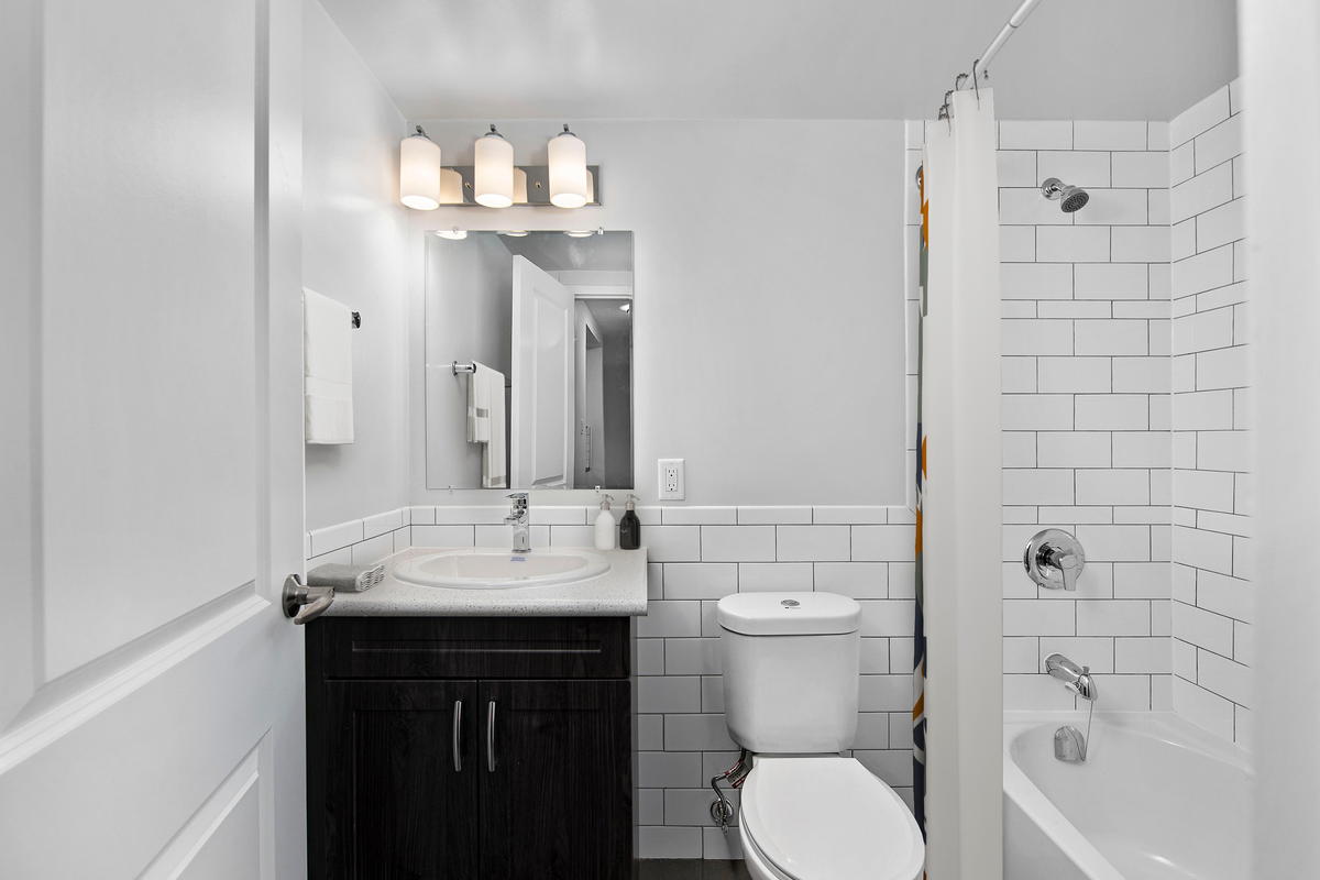 4222 Bathurst Street - Photo 5 of 11