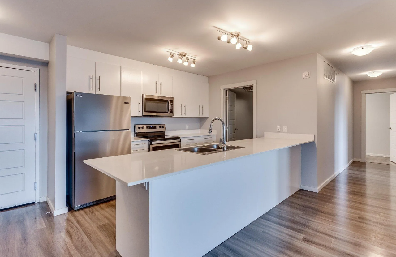 Vista Apartments - Photo 5 of 19