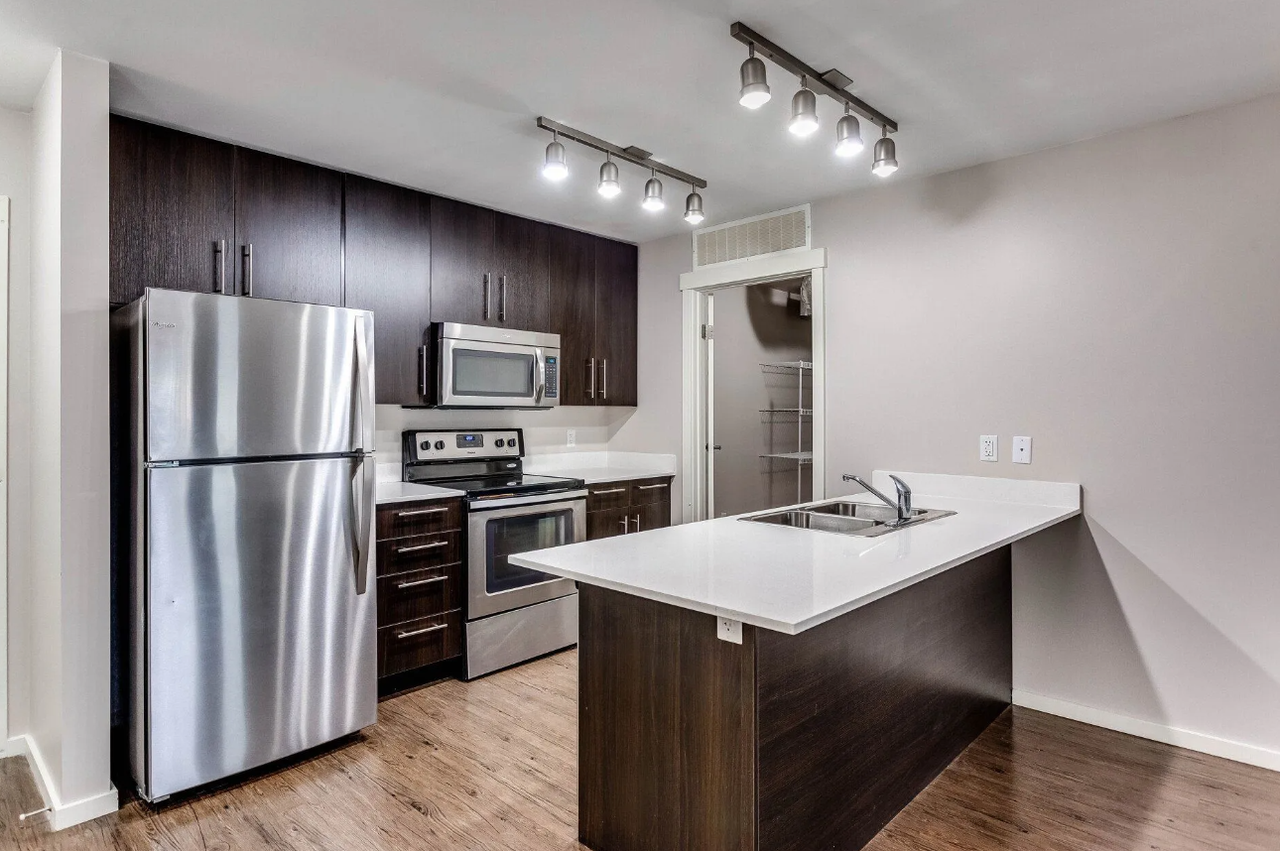 Vista Apartments - Photo 7 of 19