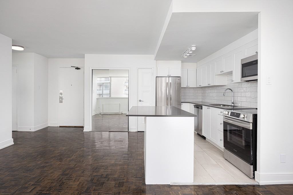 100 Gloucester Street - Photo 4 of 15