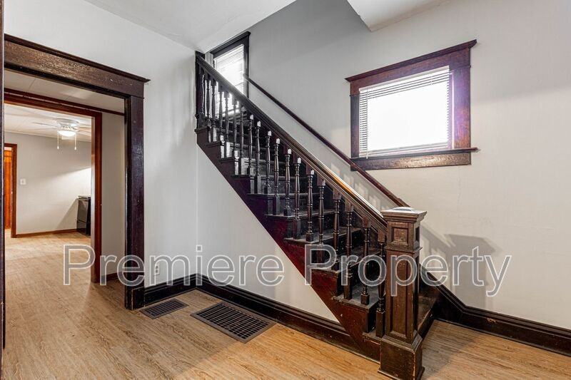 108 S Hardy Ave - Photo 2 of 12