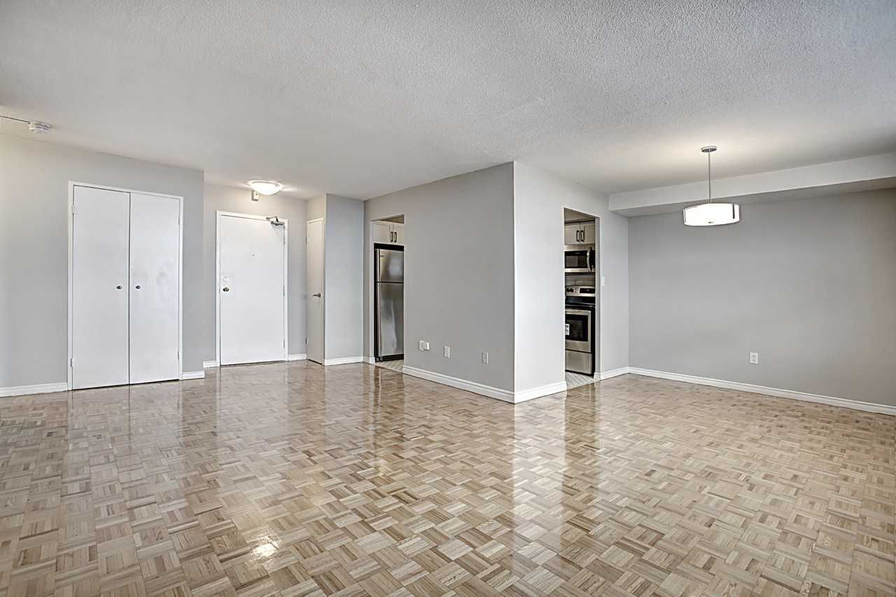 3895 Lawrence Avenue, East - Photo 4 of 25