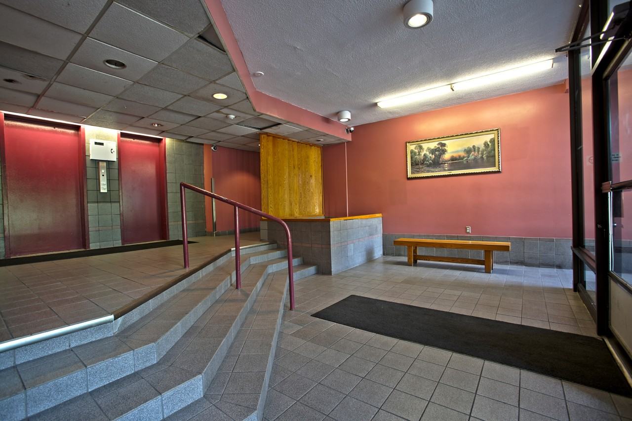 3895 Lawrence Avenue, East - Photo 7 of 25