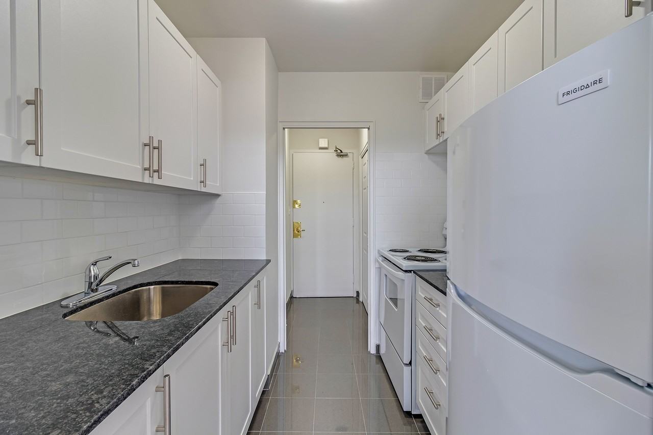 2900 Bathurst Street - Photo 2 of 21