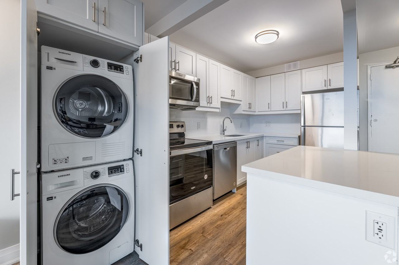 38 Dixington Cres - Photo 3 of 17