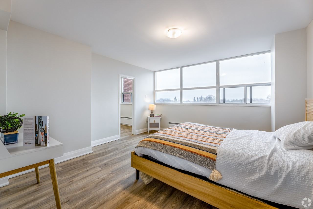 38 Dixington Cres - Photo 7 of 17