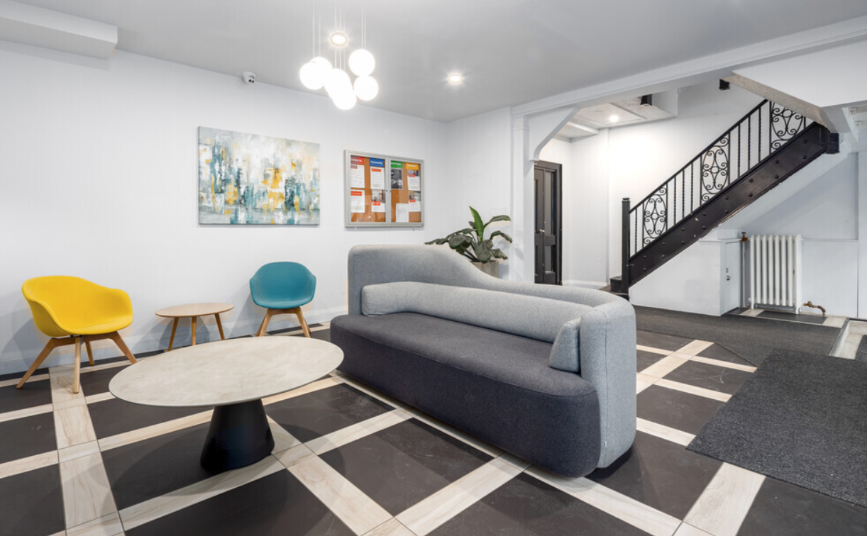 262 Jarvis Street - Photo 4 of 11