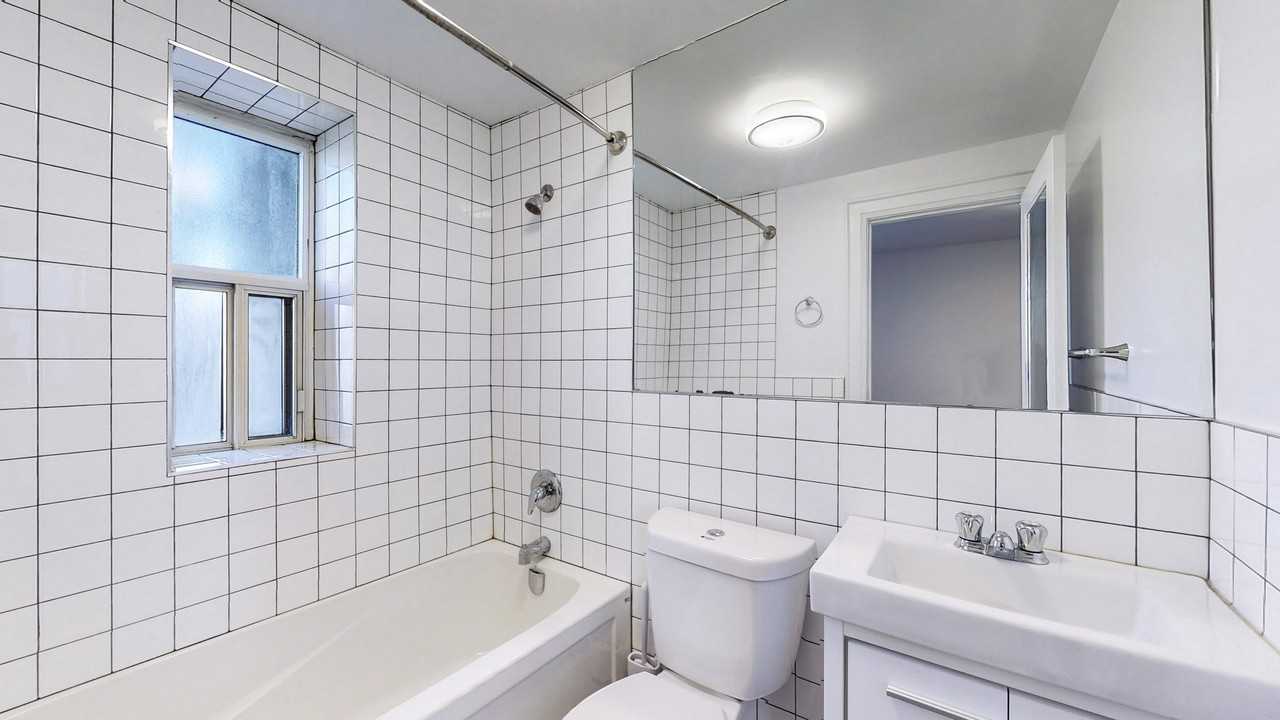 262 Jarvis Street - Photo 6 of 11