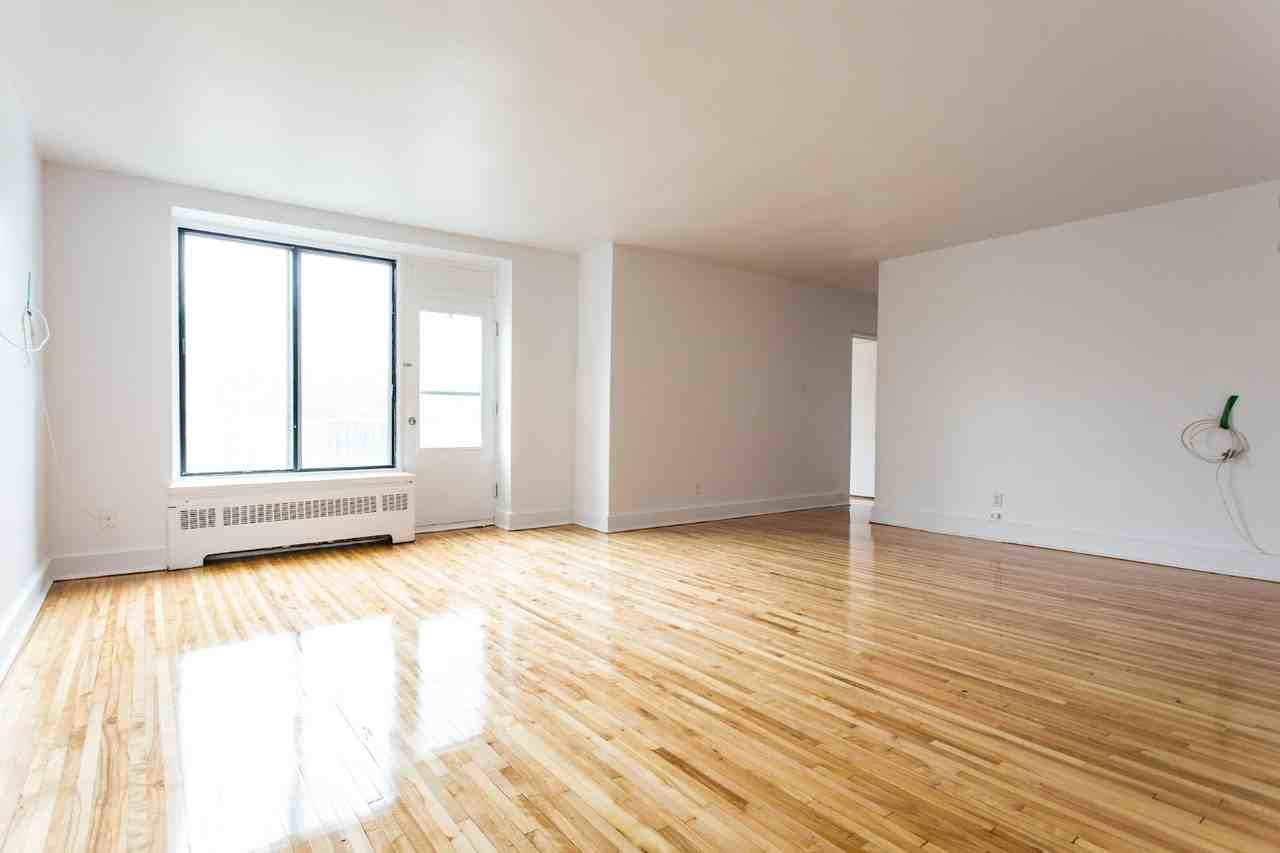 6001 Ch De La Côte-Saint-Luc — photo 1