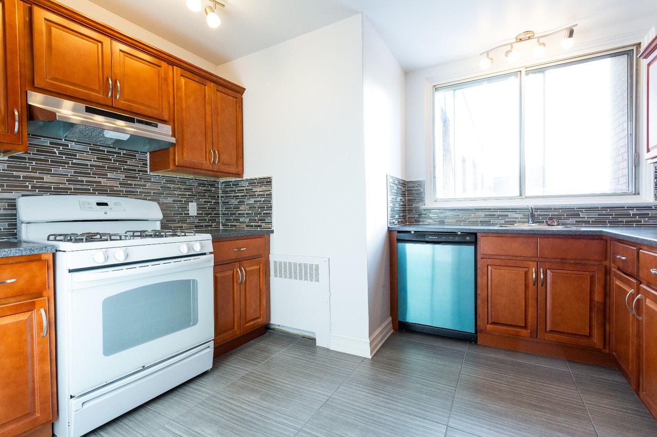 6001 Ch De La Côte-Saint-Luc — photo 1