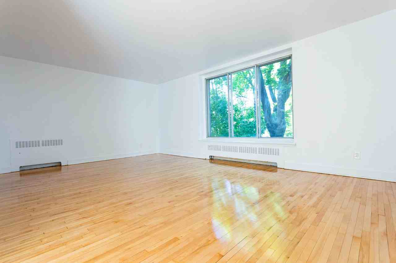 6001 Ch De La Côte-Saint-Luc — photo 1