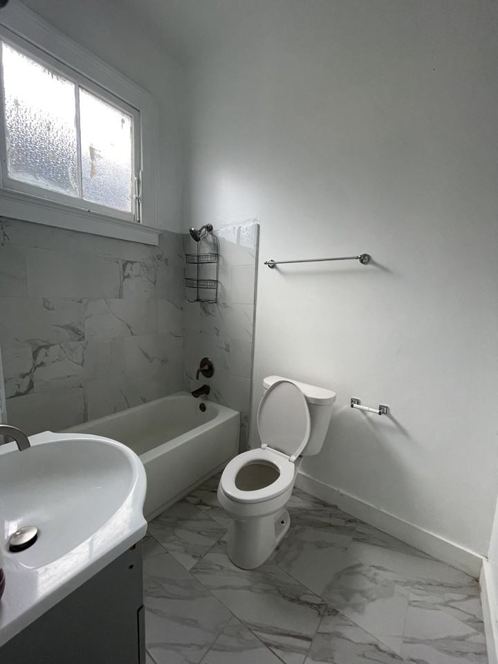 4020 Coliseum - Photo 6 of 11