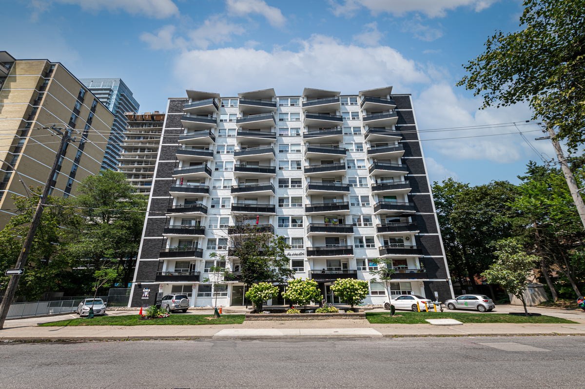 250 Roehampton Avenue - Photo 2 of 7