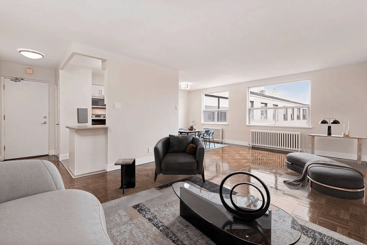 2177 Avenue Road - Photo 3 of 15