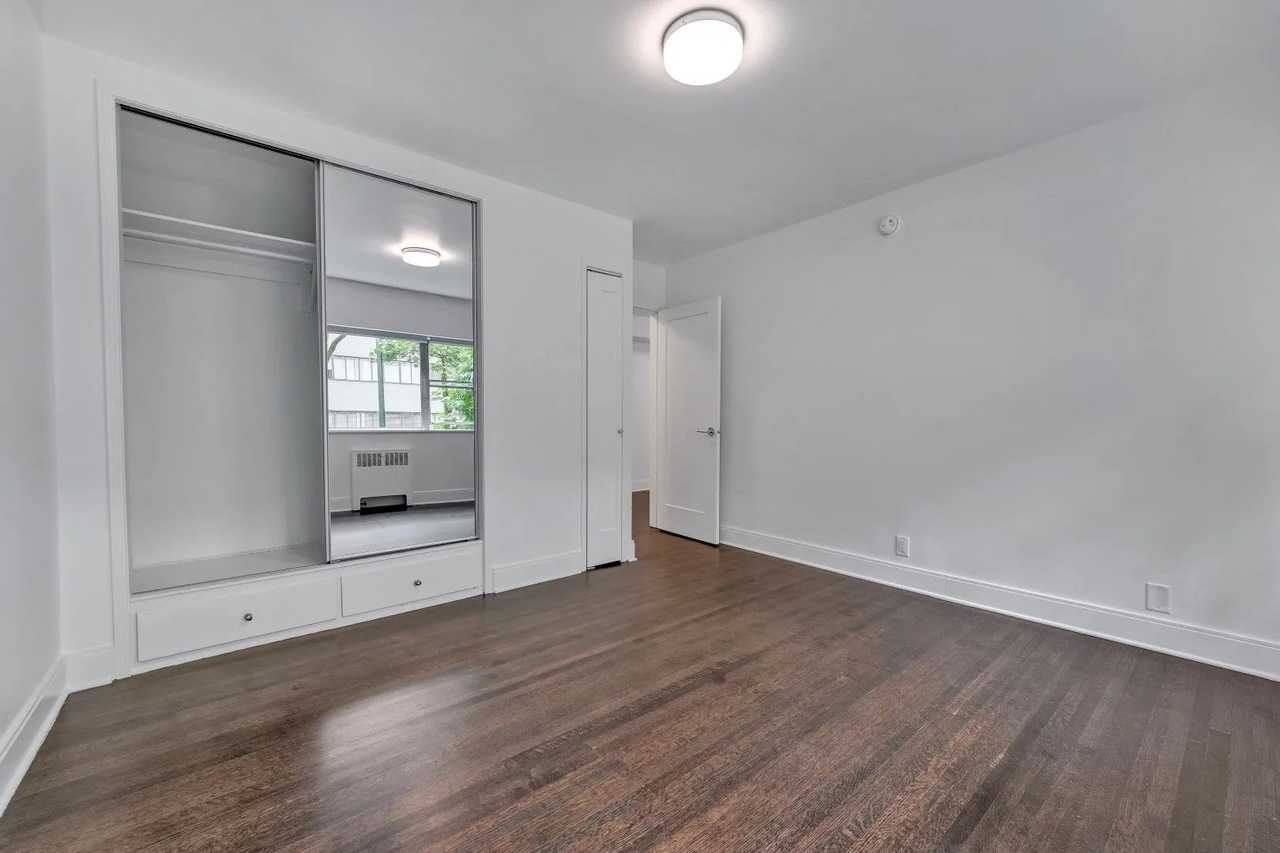 1371 Harwood Street - Photo 7 of 10