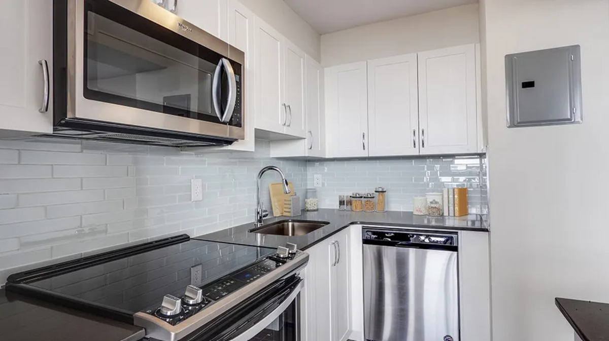 80 Wellesley Street, East - Photo 2 of 15