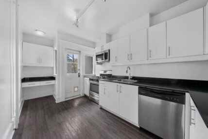 The Lincoln Apartments - Photo 7 of 19