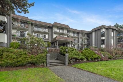 The Dorchester Apartments - Photo 3 of 14