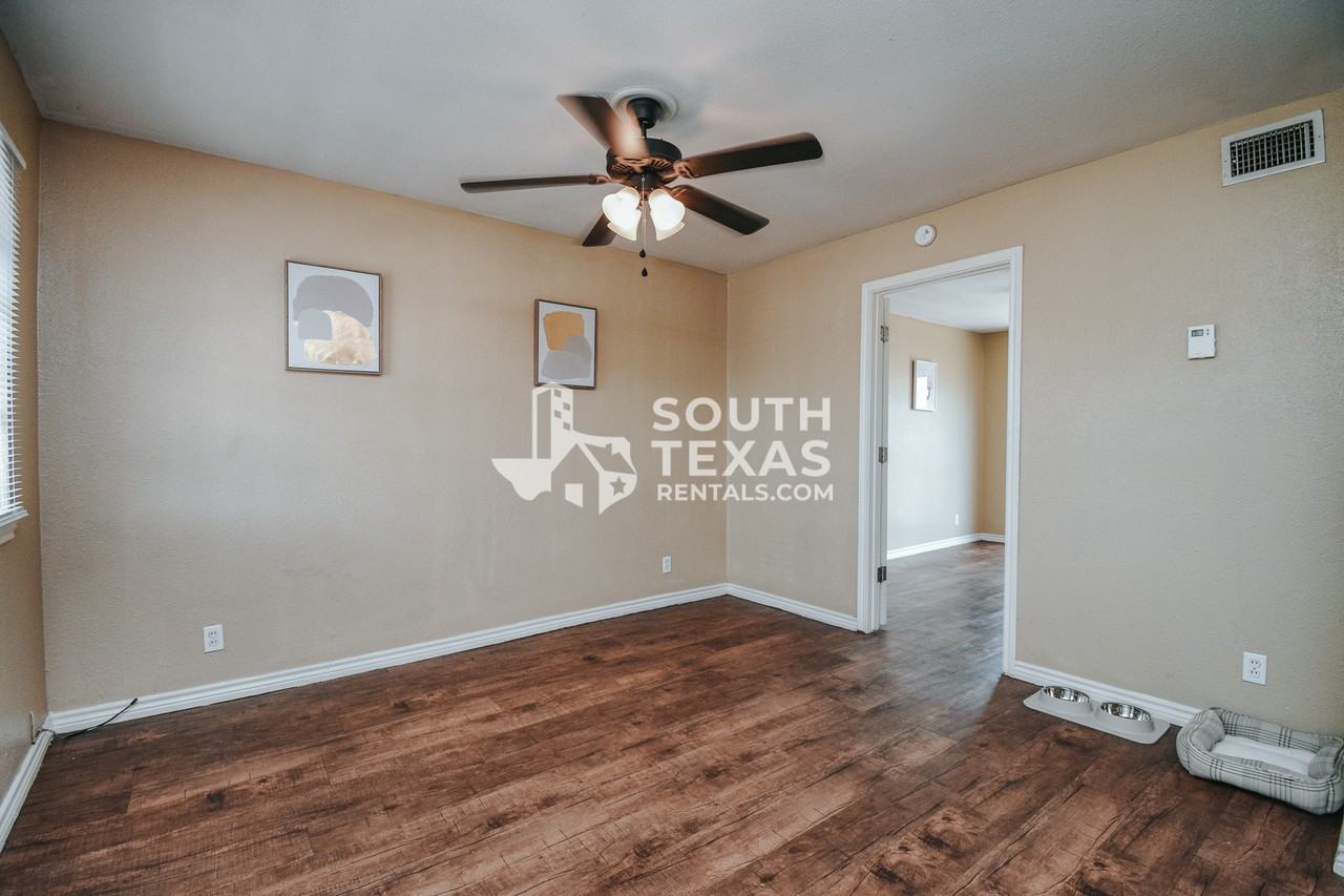 Cottages at Colorado - Photo 3 of 8