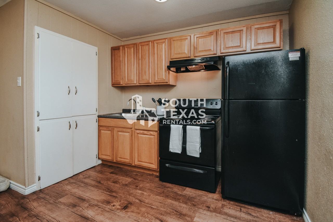 Cottages at Colorado - Photo 4 of 8