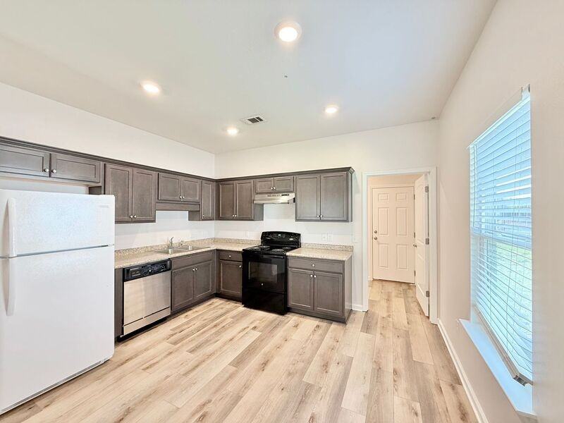 8923 Untreiner Ave - Photo 3 of 11