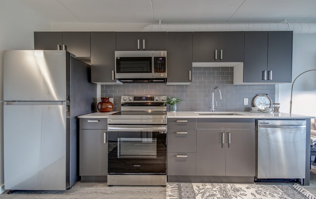 The Woodside, Highland Suites - Photo 3 of 19