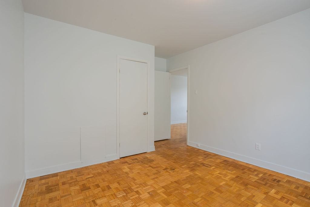 4290-4324 Boul. Métropolitain - Photo 4 of 25